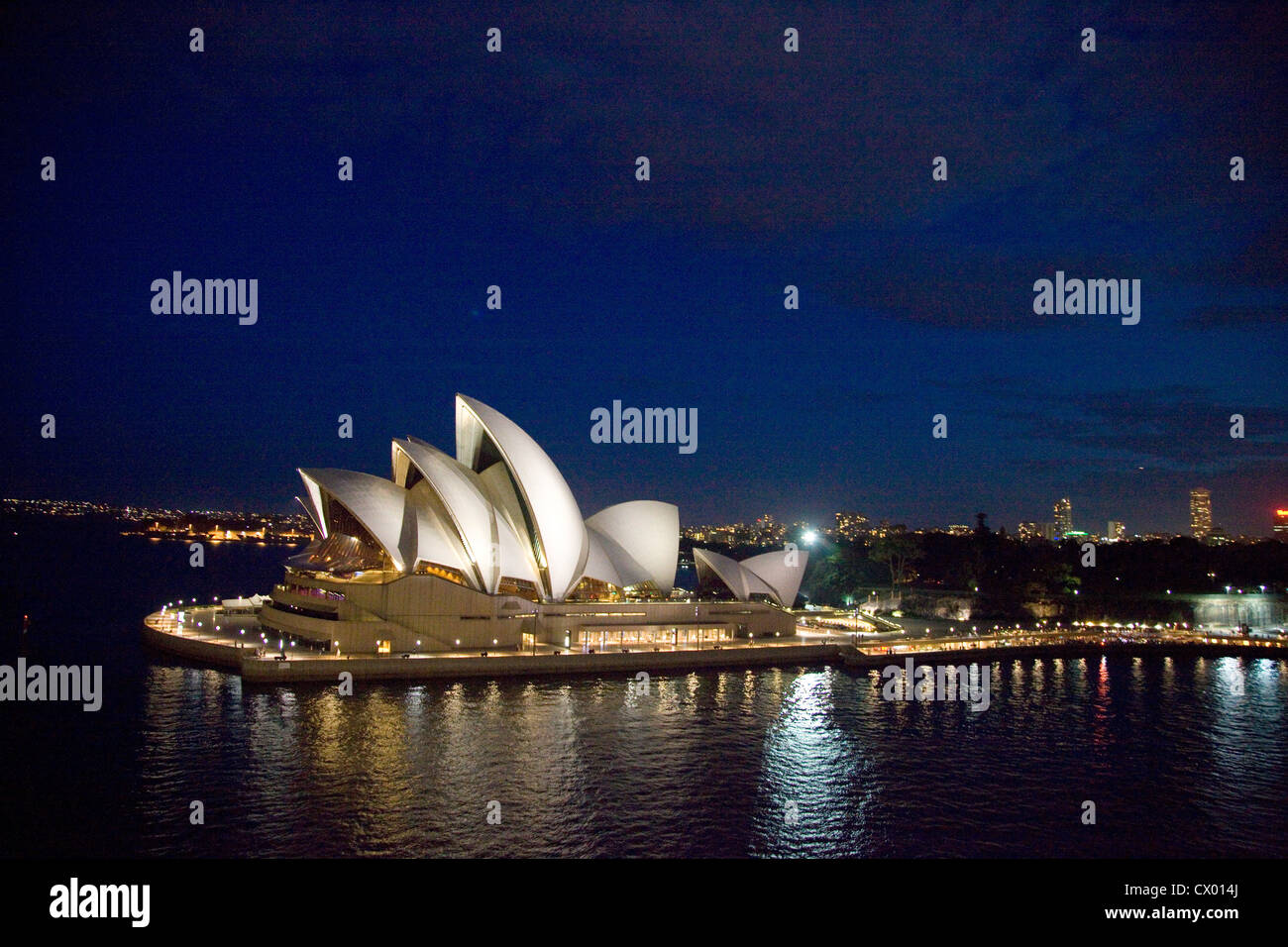 Por la noche el Sydney Opera House, Sydney, New South Wales, Australia Foto de stock