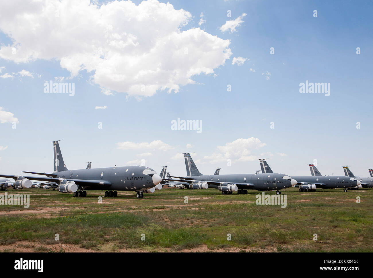Aeronave KC-135 en la 309ª en el almacenamiento y mantenimiento aeroespacial Grupo Regeneración en Davis-Monthan Air Force Base. Foto de stock
