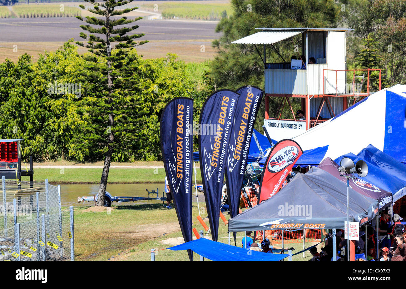 Los espectadores se reúnen para ver la ronda 4 de la Jet Boat campeonato australiano de Sprint Sprint temporizada se ejecuta en curso cerrado Cabarita Foto de stock