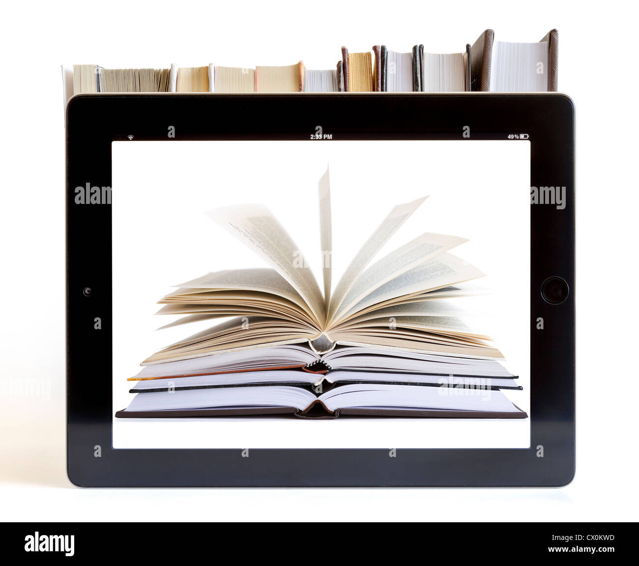 Libros y equipo aislado en blanco, el concepto de biblioteca digital Foto de stock