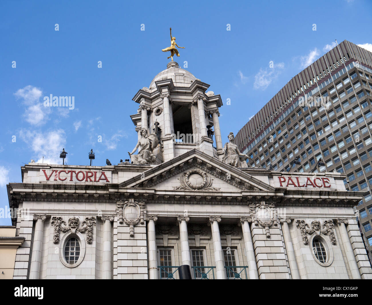 El Victoria Palace Theatre edificio detalle en Londres, Inglaterra. Foto de stock