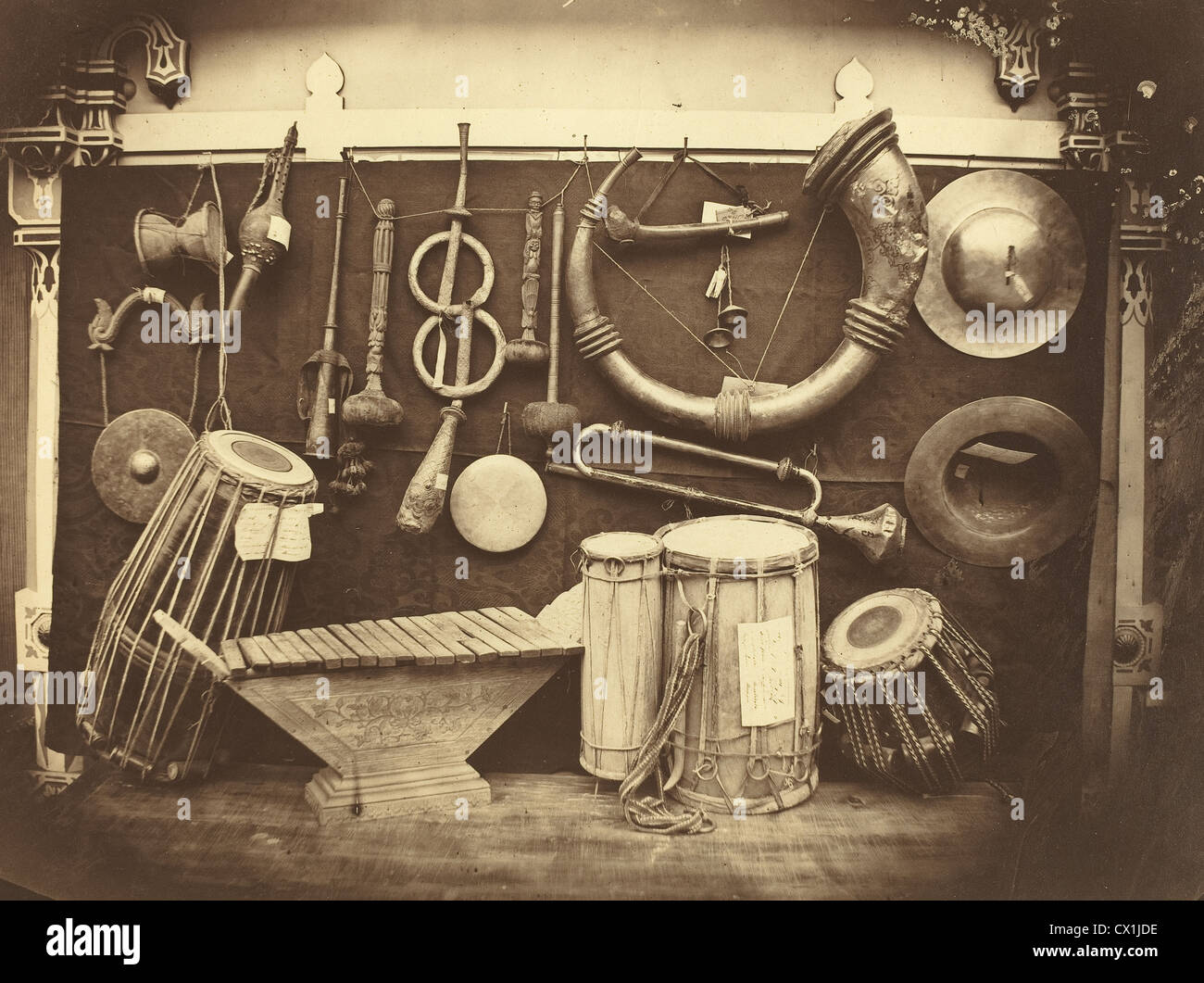 Bodegón con instrumentos musicales fotografías e imágenes de alta  resolución - Alamy