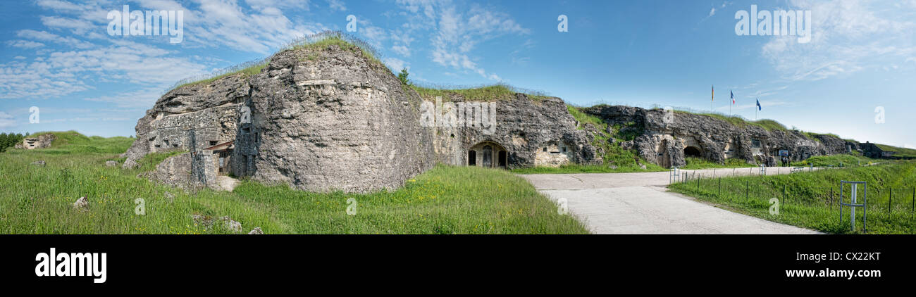 Vista panorámica del Fuerte Douamont, Verdun, Francia Foto de stock