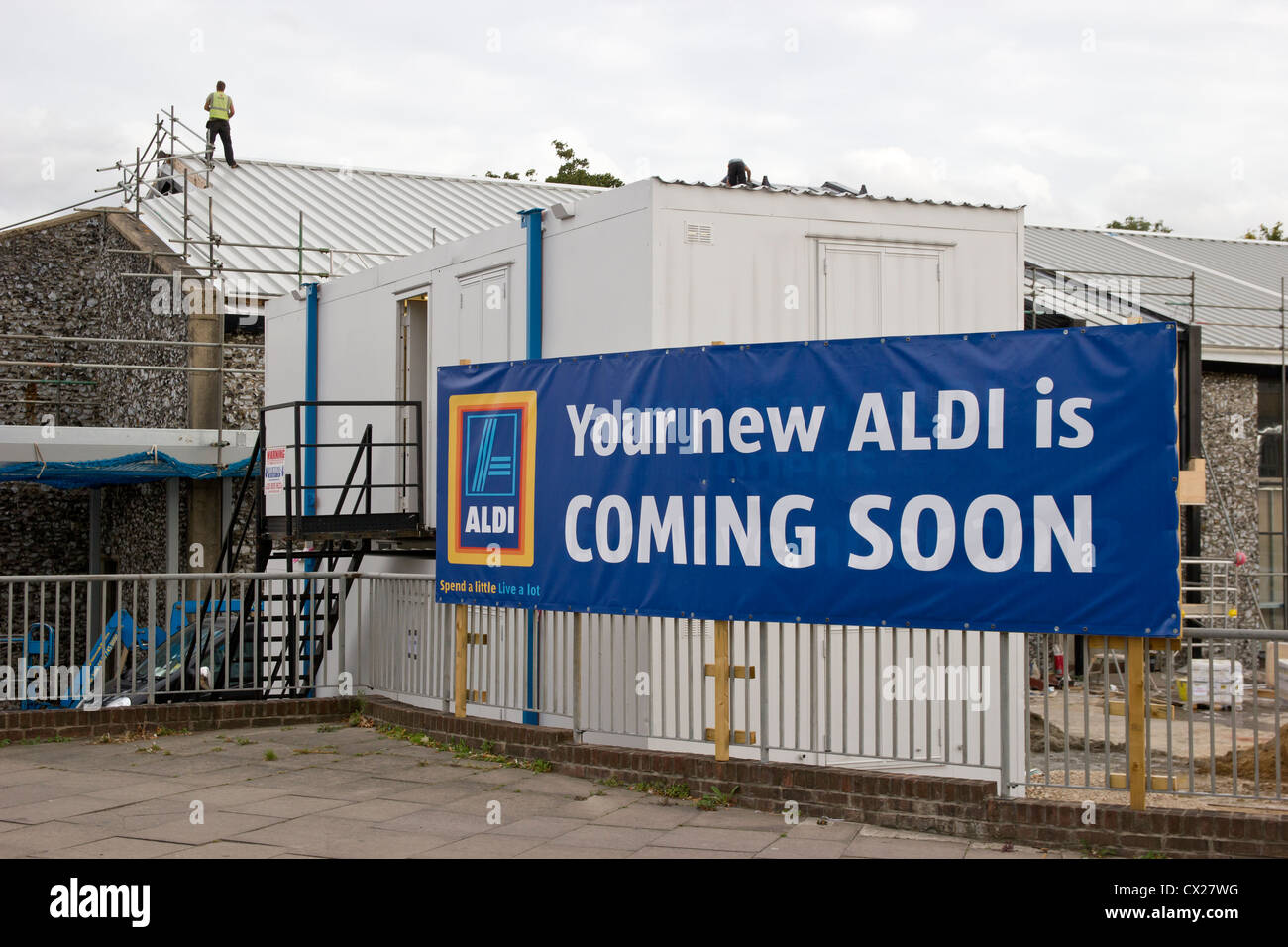 Nueva tienda aldi fotografías e imágenes de alta resolución Alamy