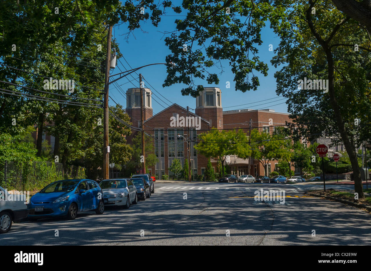 Riverdale, Bronx, Nueva York, NY, EE.UU., prestigioso, escuela secundaria privada, Horace Mann, Street Scene, suburbios Foto de stock