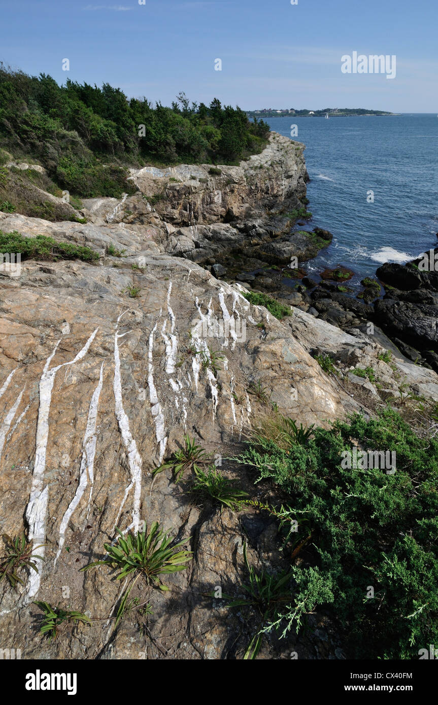 Intrusiones de granito en formaciones volcánicas Foto de stock