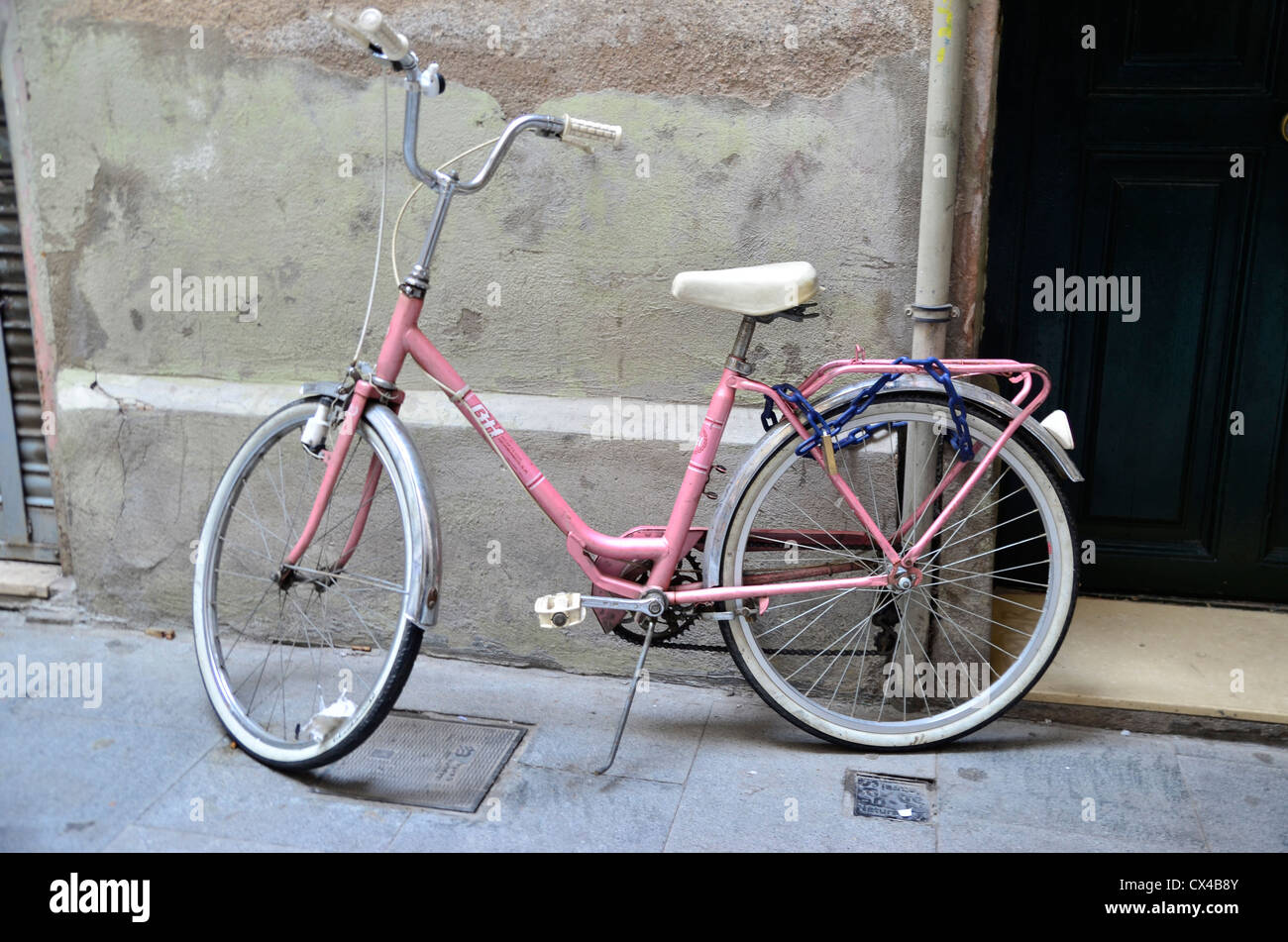BH antigua bicicleta rosa Fotografía de stock - Alamy
