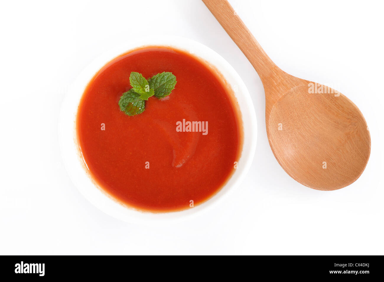 Salsa de tomate sobre blanco Foto de stock