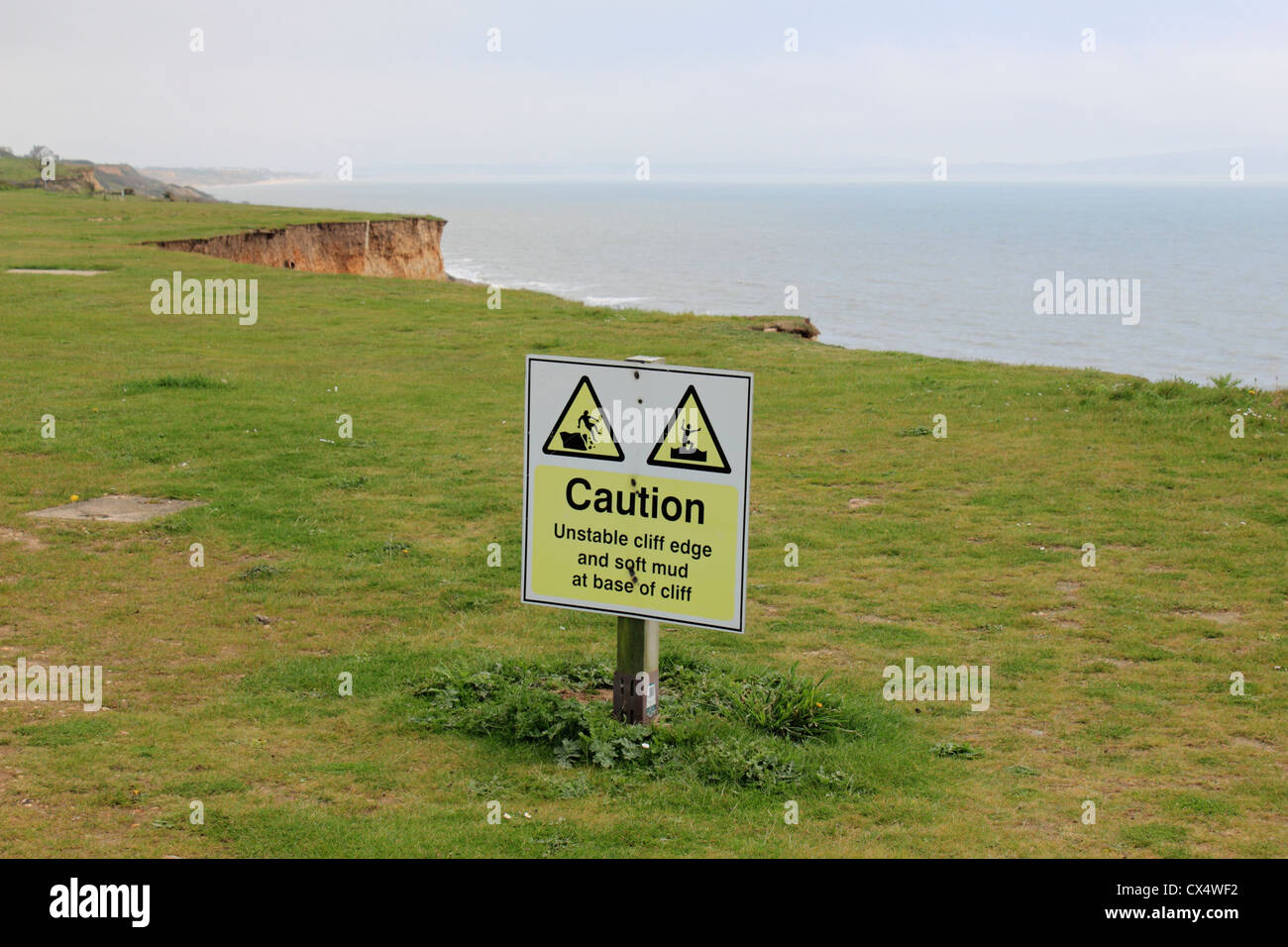 Cliff erosión entre Barton sobre mar y Highcliffe, Dorset, Inglaterra Foto de stock