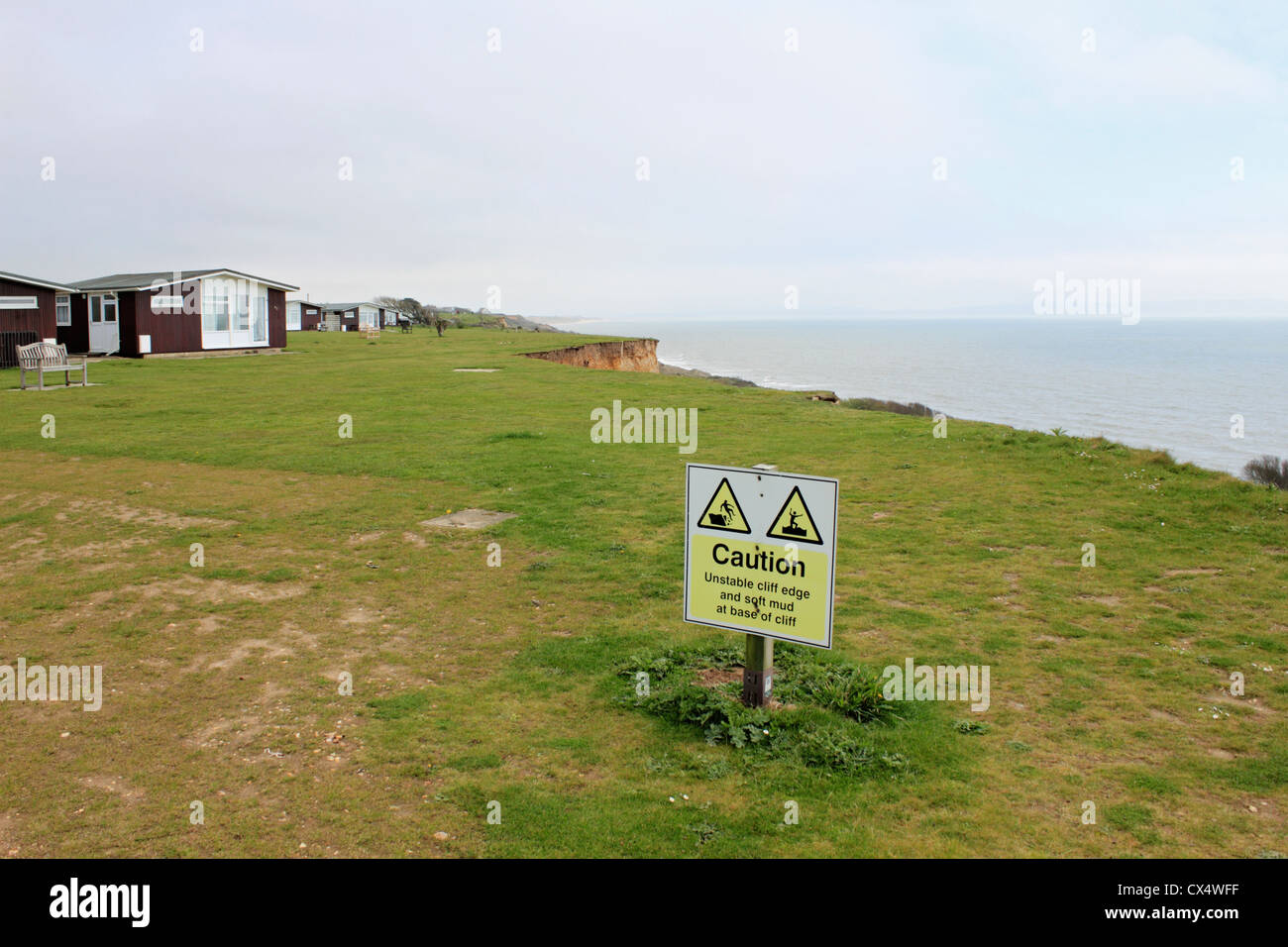 Cliff erosión entre Barton sobre mar y Highcliffe, Dorset, Inglaterra Foto de stock