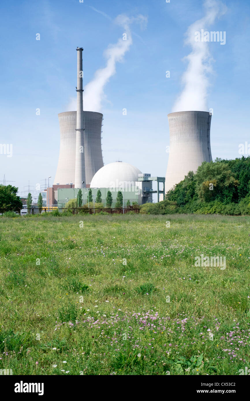 La estación de energía nuclear de Grafenrheinfeld en Alemania Foto de stock