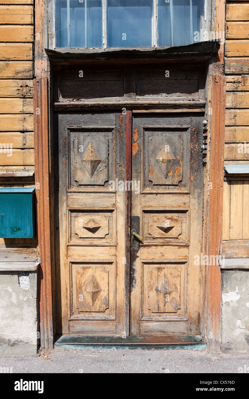 Puertas y ventanas antiguas closeup de construcción de madera Fotografía de  stock - Alamy