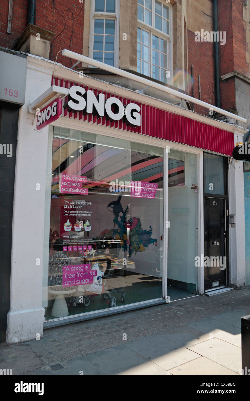 El Snog puro tienda yogurt congelado de Kings Road, Chelsea, Londres, SW3, Reino Unido. Foto de stock