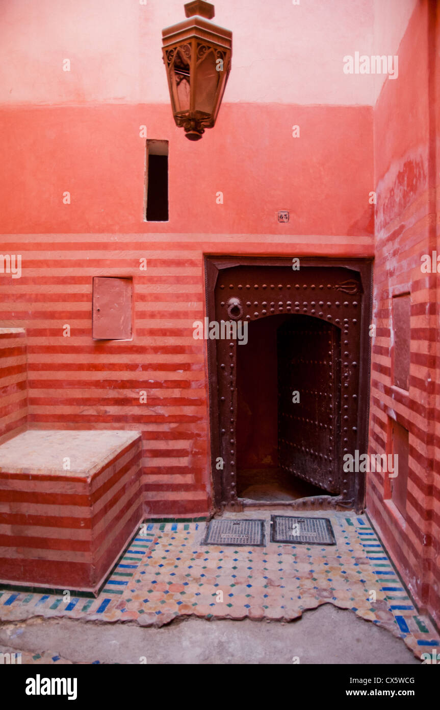 Las calles de la medina de Marrakech y atracciones famosas. Foto de stock