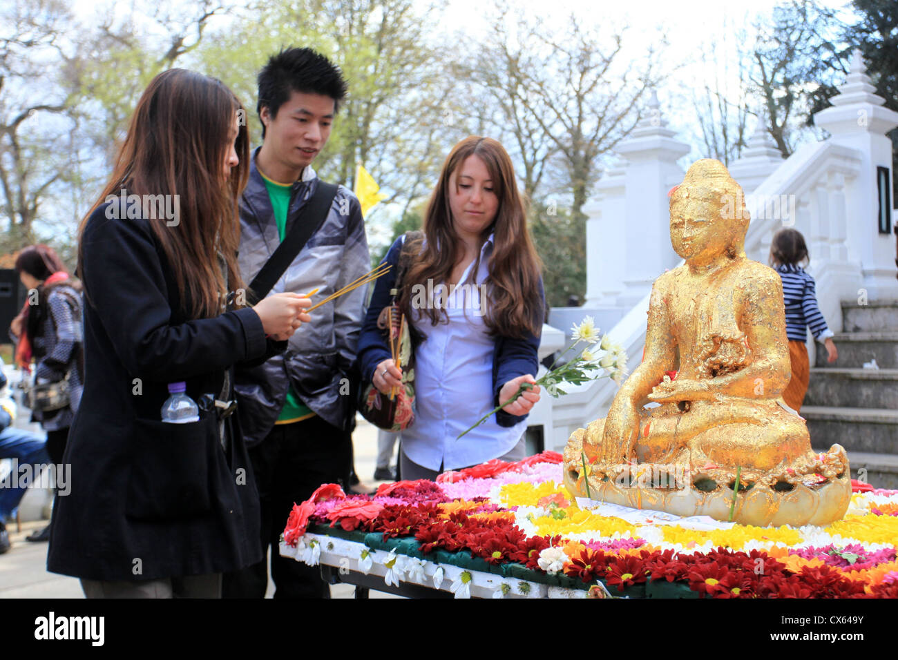 Celebración de Año Nuevo en Tailandia Templo Buddhapadipa, Londres Foto de stock