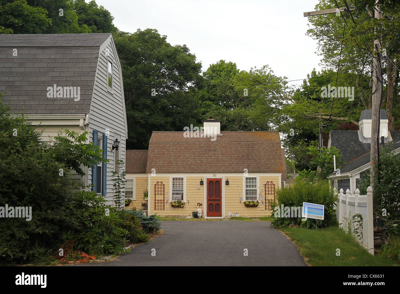 Casa rural con 'Vacaciones' signo delante, Hyannis, Cape Cod, Massachusetts Foto de stock