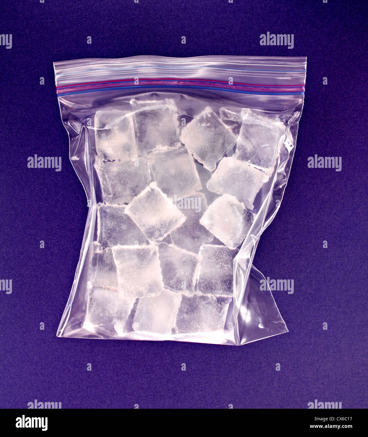 Bolsa de hielo fotografías e imágenes de alta resolución - Alamy