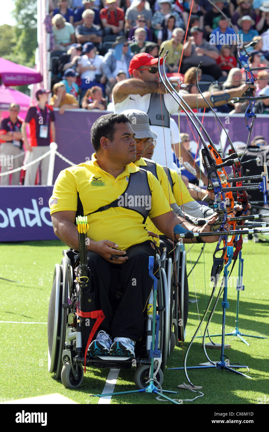 Zulkifli Mat Zin, Mohd Zafi Rahman Saleh y Mat Hasihin Sanawi de Malasia el equipo masculino de Tiro con Arco - Consigue - Abierto Foto de stock