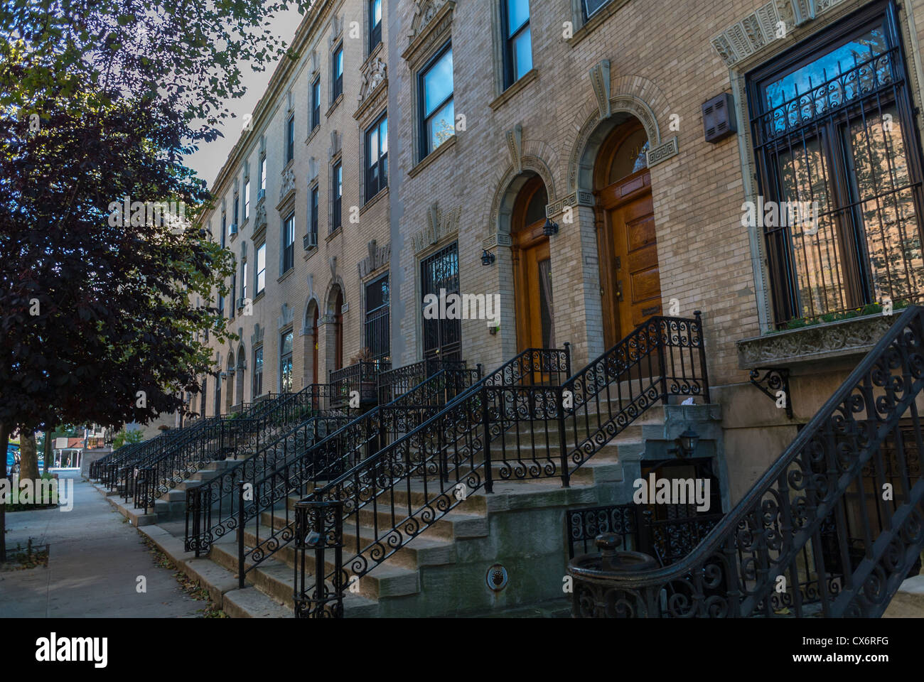 Nueva York, NY, EE.UU., escenas callejeras, Harlem, 'Striver's Row', Manhattan , Adosados Foto de stock