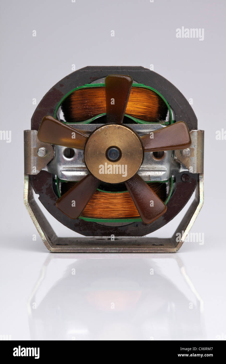 Una bobina electromagnética con las aspas del ventilador Fotografía de  stock - Alamy