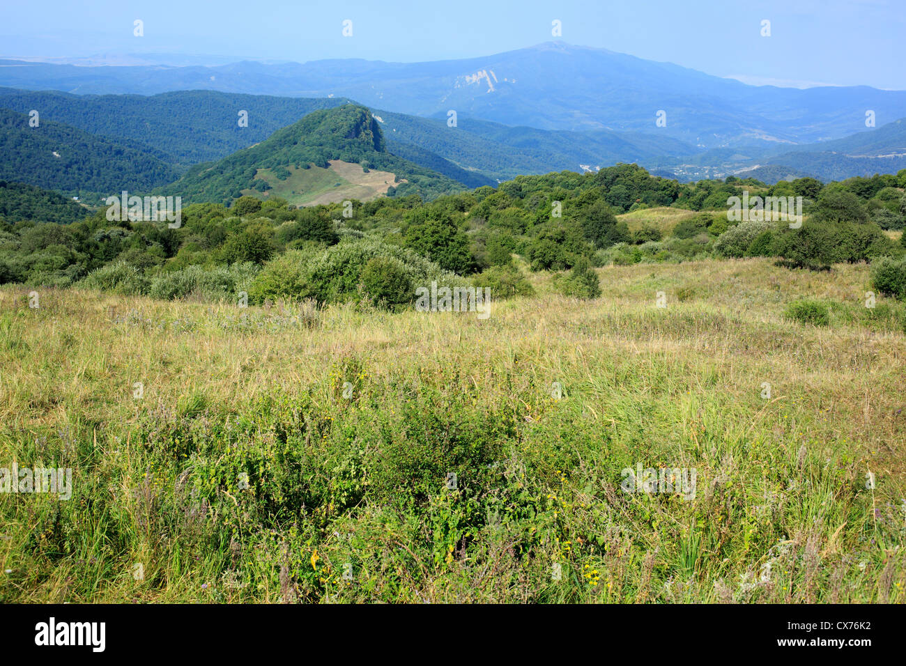 Paisaje de montaña cercano Gombori, Shida Kartli, Georgia Foto de stock