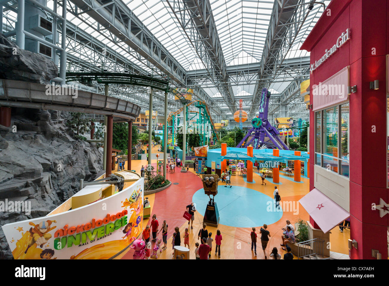 Vistas de Nickelodeon Universe parque de diversiones cubierto el Mall of America, Bloomington, Minneapolis, Minnesota, EE.UU. Foto de stock