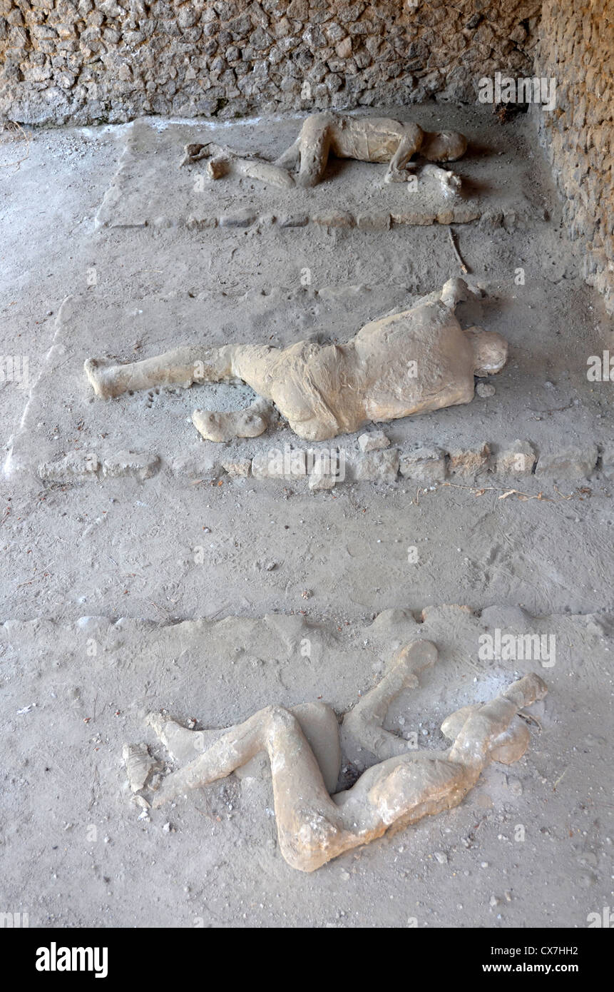 Ruinas de Pompeya cuerpos vaciados de yeso muerte Foto de stock