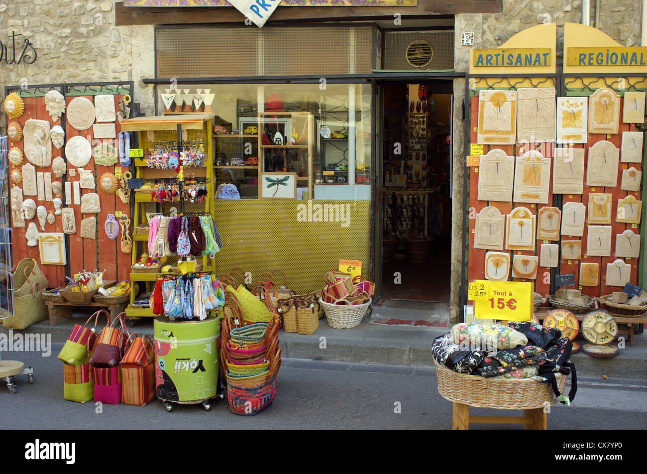 Tienda de souvenirs Vaison la Romaine Vaucluse Provence Francia Foto de stock