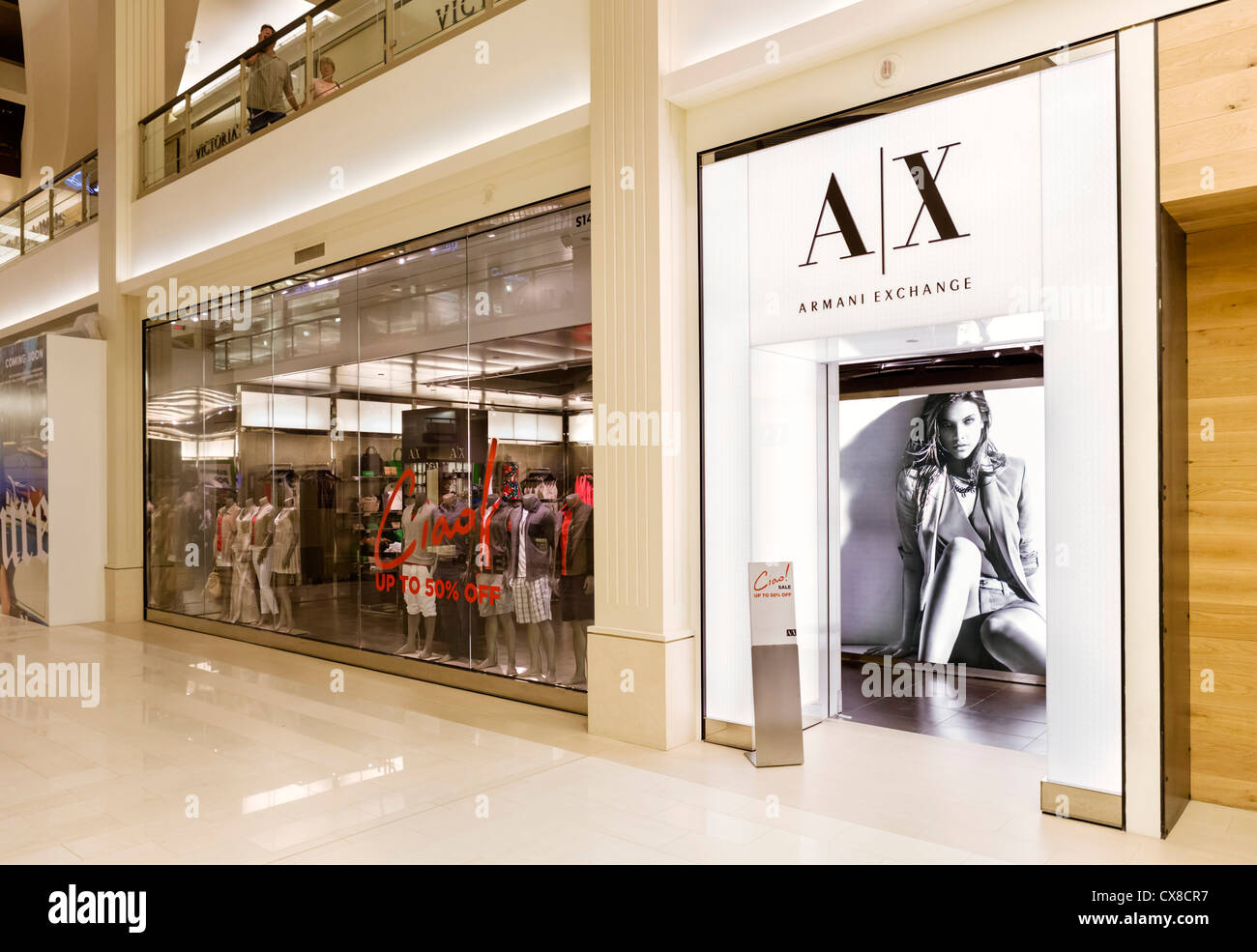 Armani exchange store fotografías e imágenes de alta resolución - Alamy