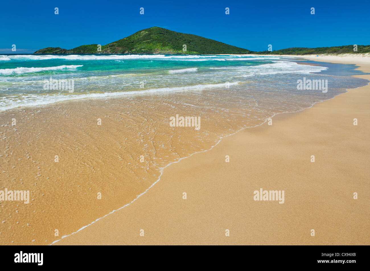 Hat Head al final de la playa en el Parque Nacional Hat Head. Foto de stock