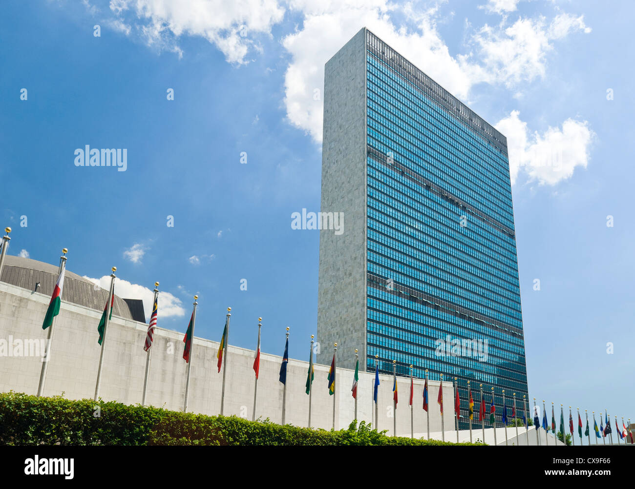 El edificio de la Secretaría, la Sede de las Naciones Unidas, la ONU, la ciudad de Nueva York. Foto de stock