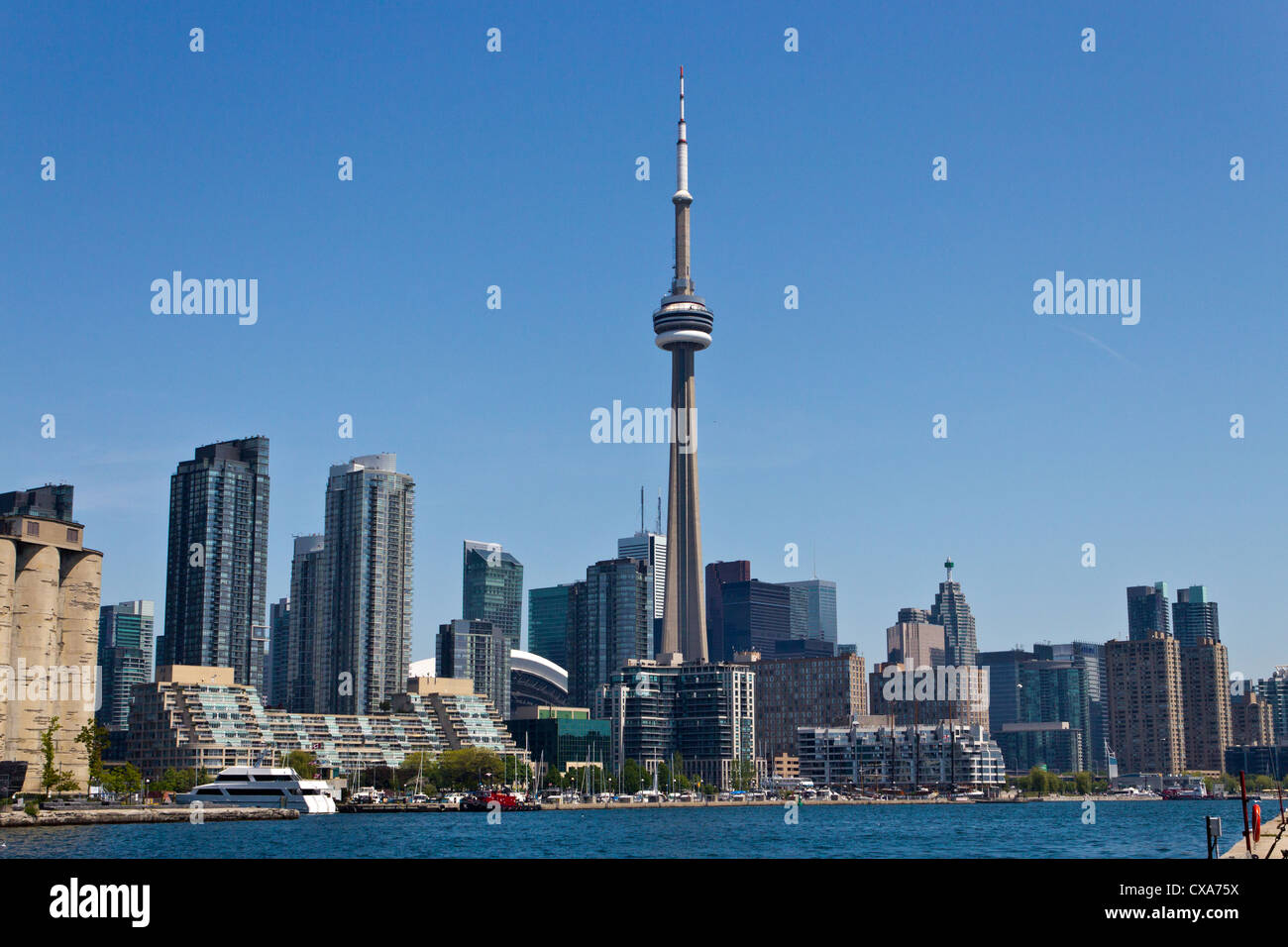 El centro de Toronto skyline con la CN Tower. Foto de stock