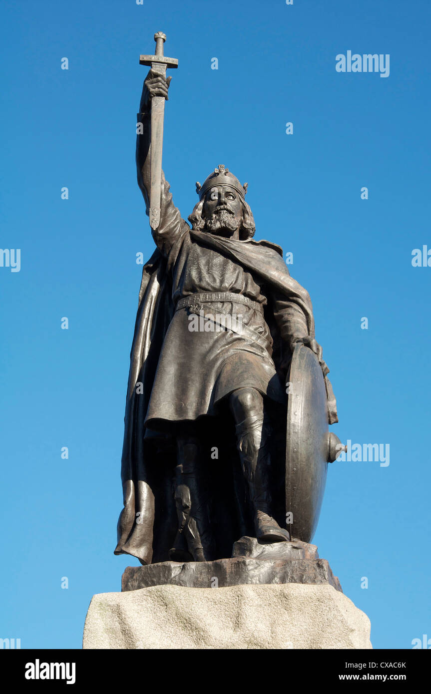 Esculturas de la edad media de bronce fotografías e imágenes de alta