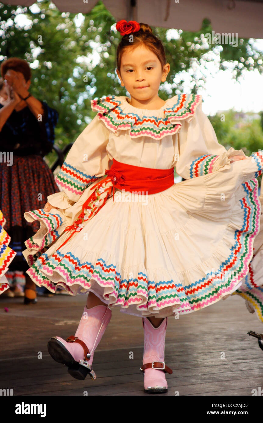 Chico joven bailarín folklórico folklorica santa fe new mexico nm persona  femenina adolescente colegiala Fotografía de stock - Alamy