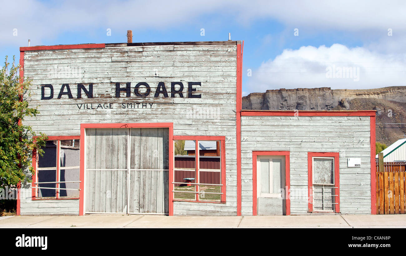 Dan hoare fachada de madera frente edificio histórico pueblo co
