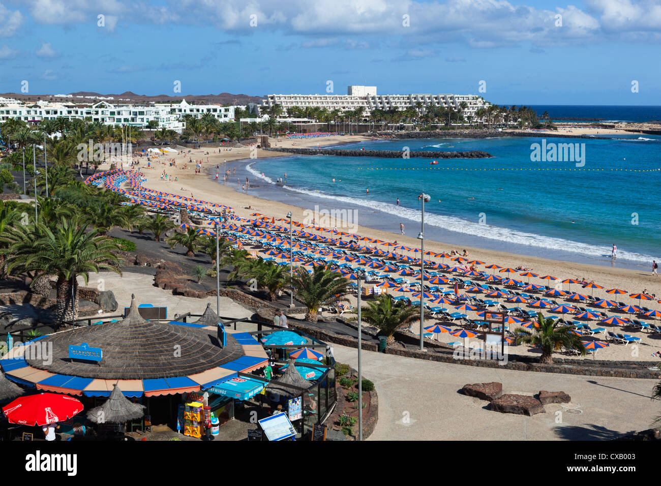 La Playa de Las Cucharas, Costa Teguise, Lanzarote, Islas Canarias,  Atlántico, Europa Fotografía de stock - Alamy