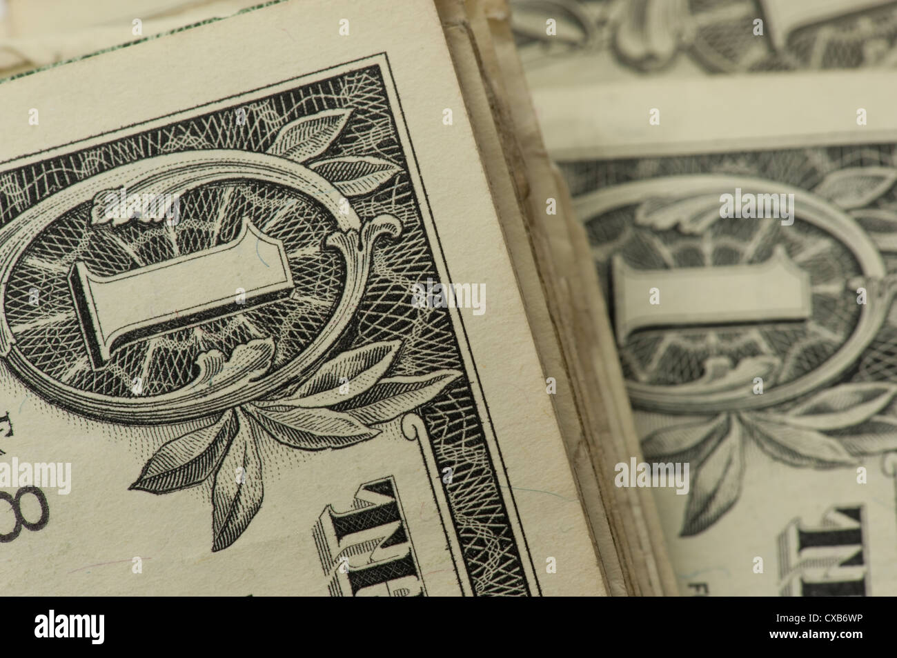Vista conceptual de varios billetes de un dólar US apilados juntos Foto de stock
