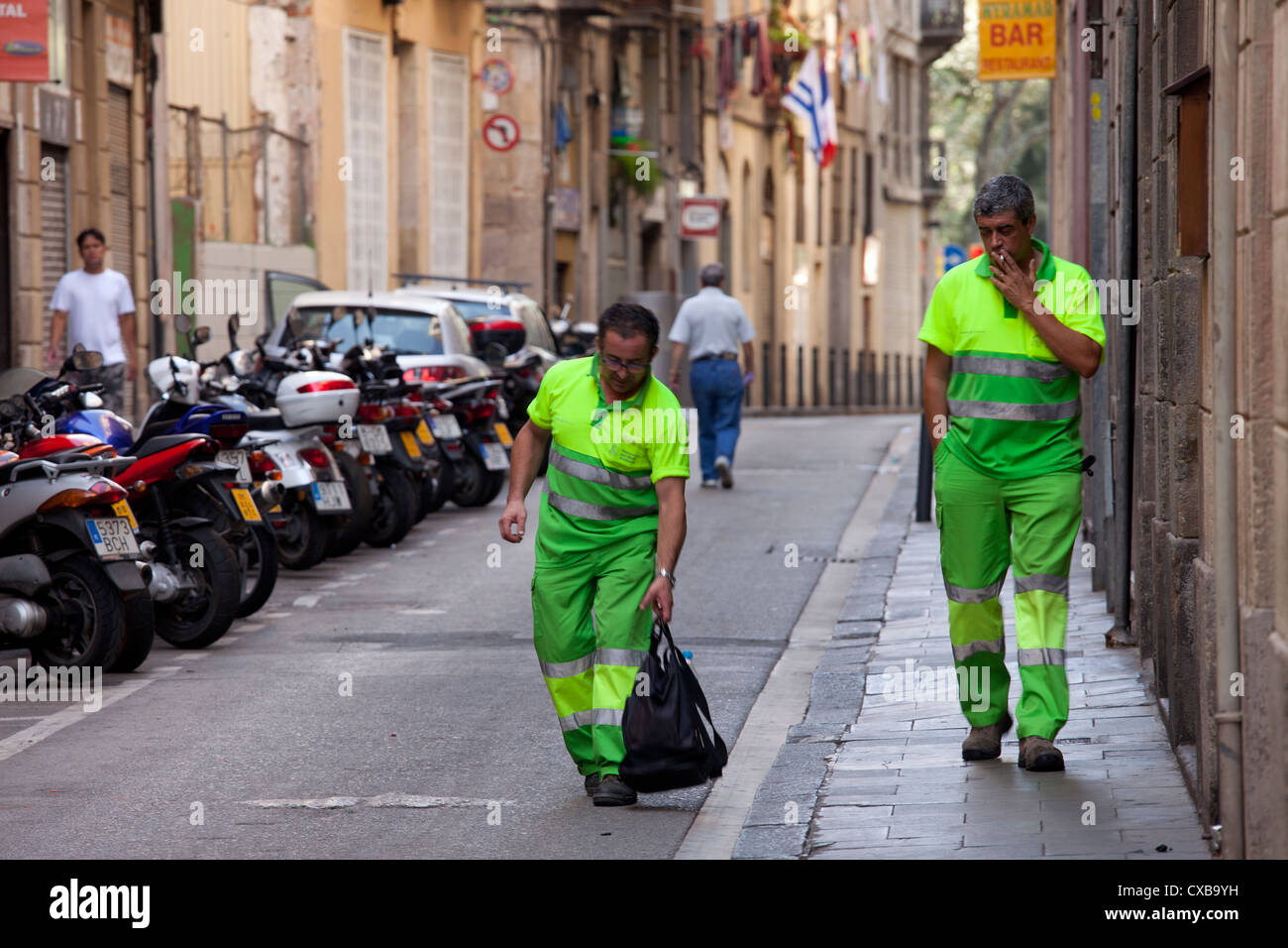 Dos trabajadores sanitarios en Barcelona son fácilmente identificable