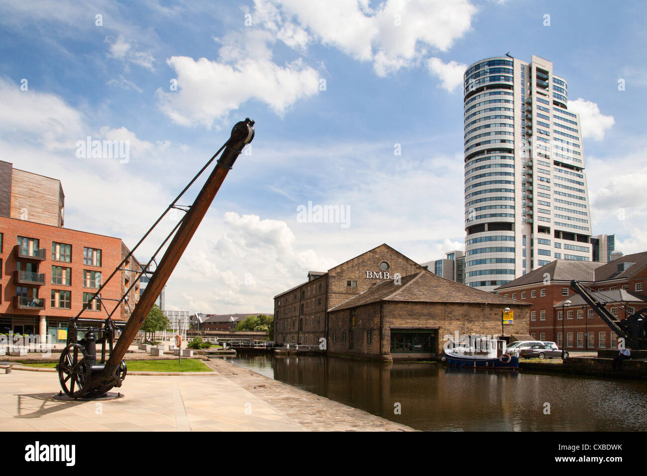 Granero Wharf y Torre de Bridgwater, Leeds, West Yorkshire, Inglaterra, Reino Unido, Europa Foto de stock