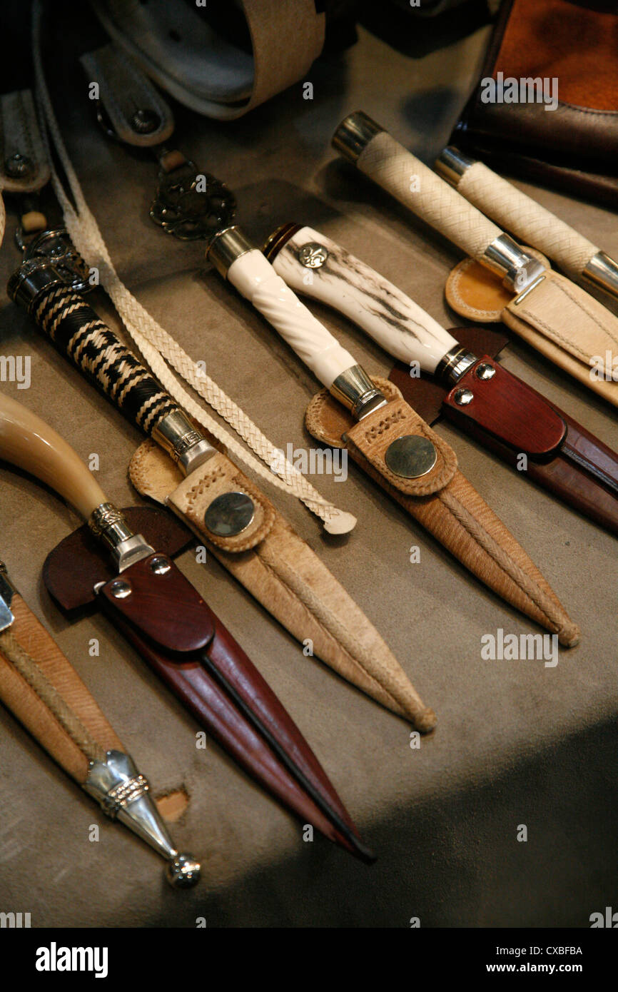 Las cuchillas tradicionales, la ciudad de Salta, Argentina. Foto de stock