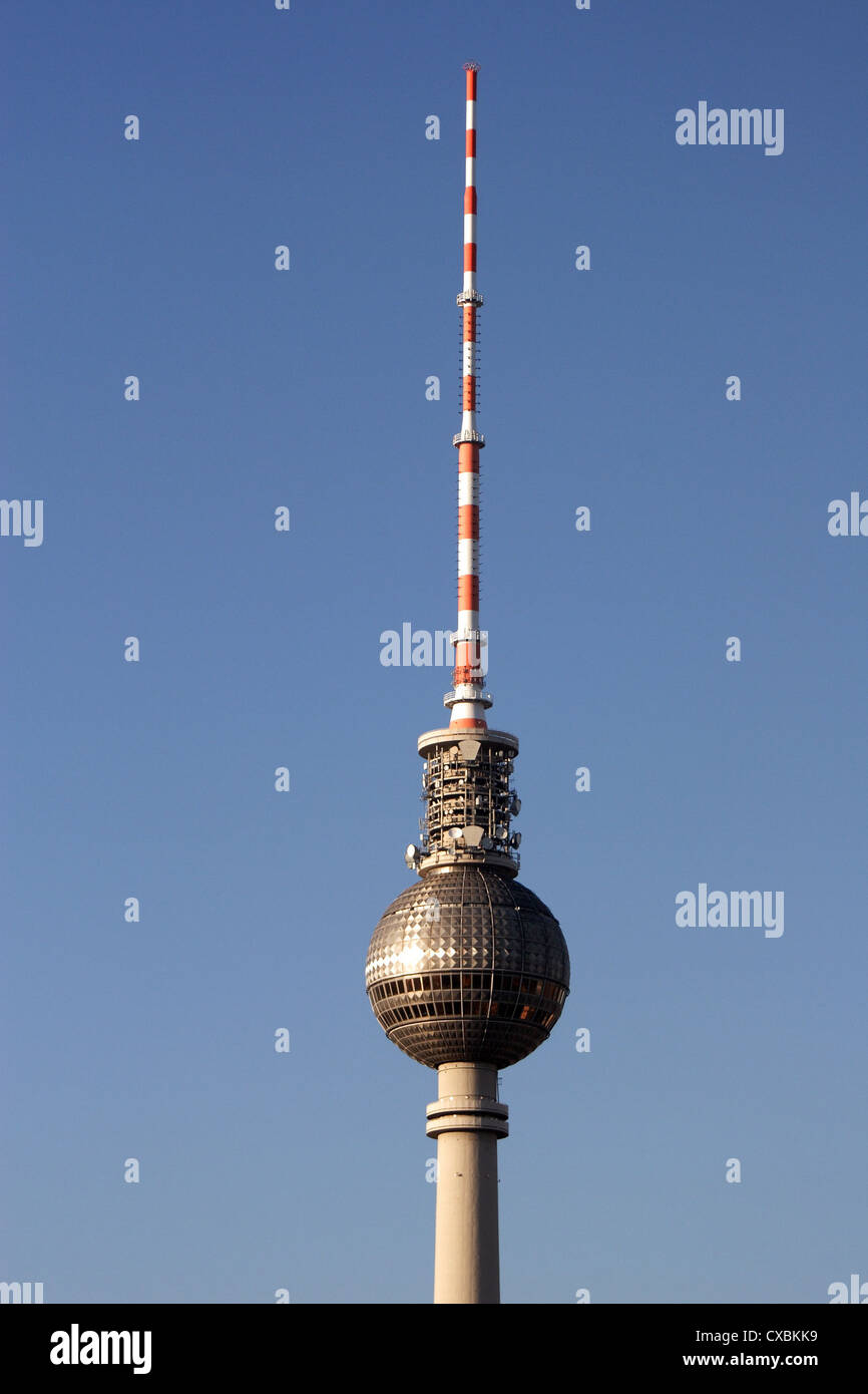 Berlín, detalle de la torre de televisión en Alexanderplatz en Berlin-Mitte Foto de stock