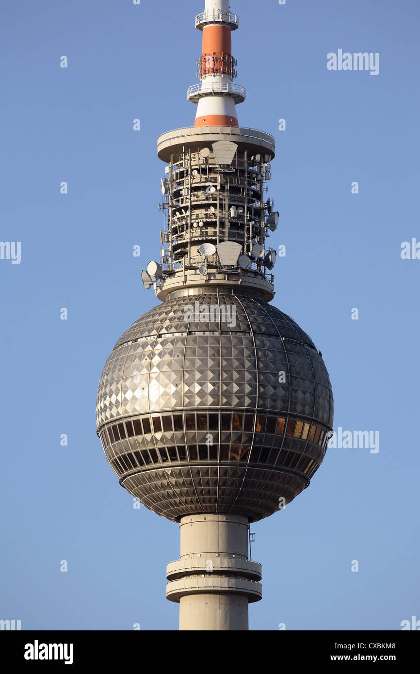 Berlín, detalle de la torre de televisión en Alexanderplatz en Berlin-Mitte Foto de stock