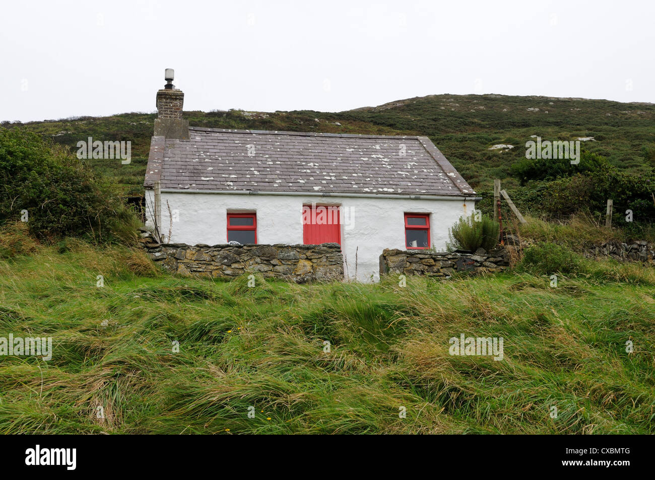 Tradicional casa en la isla Bardsey Galés Ynys Enlli Península de Llyn Gwynedd Wales Cymru Reino Unido GB Foto de stock