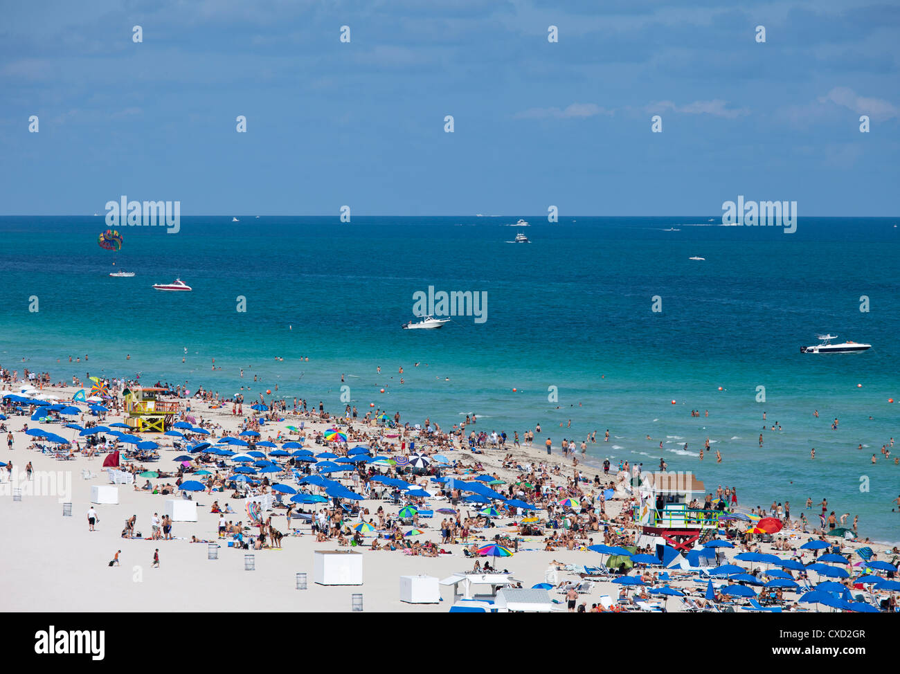 Playa llena de gente, South Beach, Miami Beach, Florida, Estados Unidos de  América, América del Norte Fotografía de stock - Alamy