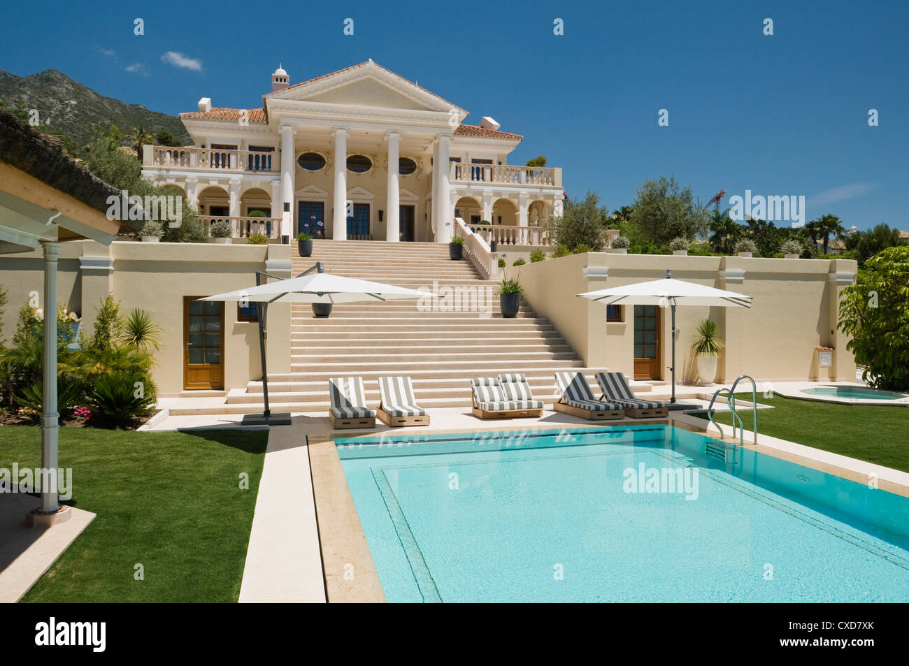 Villa española con Charlie Esquivias arquitectura y diseño de interiores por Fernando Carrizosa-Kolbe Foto de stock