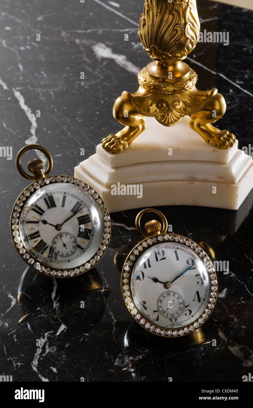 Relojes de bolas grande con pasta, rodea el movimiento francés, c1900  Fotografía de stock - Alamy