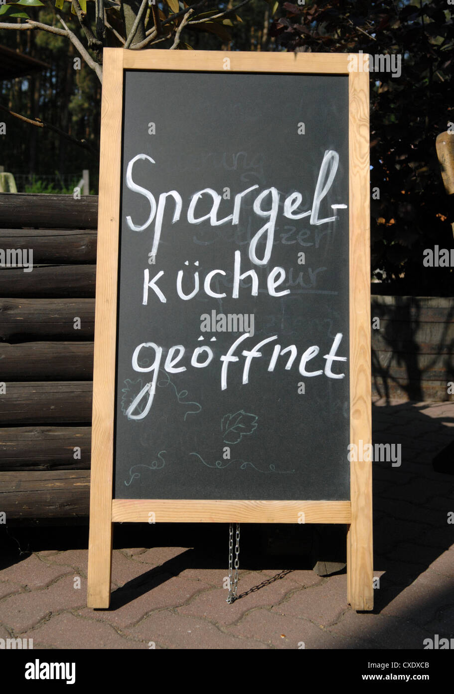 Klaistow, espárragos ofrecen en Brandeburgo Foto de stock