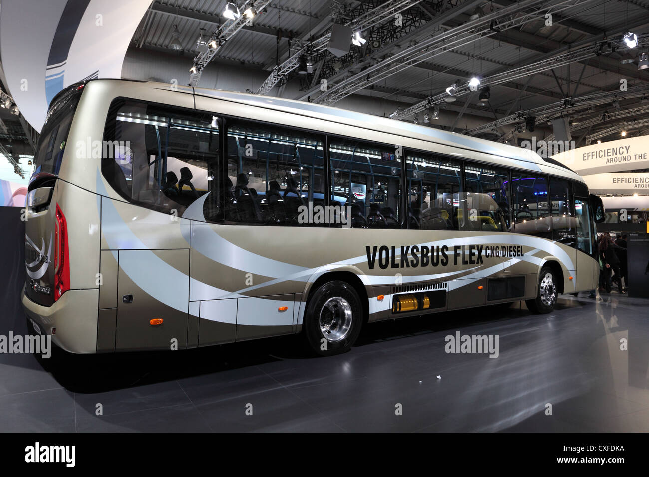 Hombre Volksbus Flex en el Salón Internacional del Automóvil de Vehículos Comerciales Foto de stock