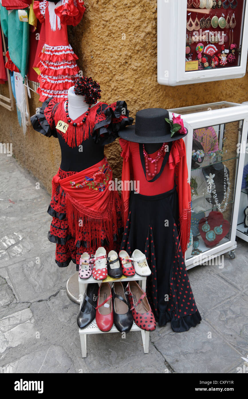 Flamenca zapatos para niñas en un escaparate. Sevilla. Andalucia