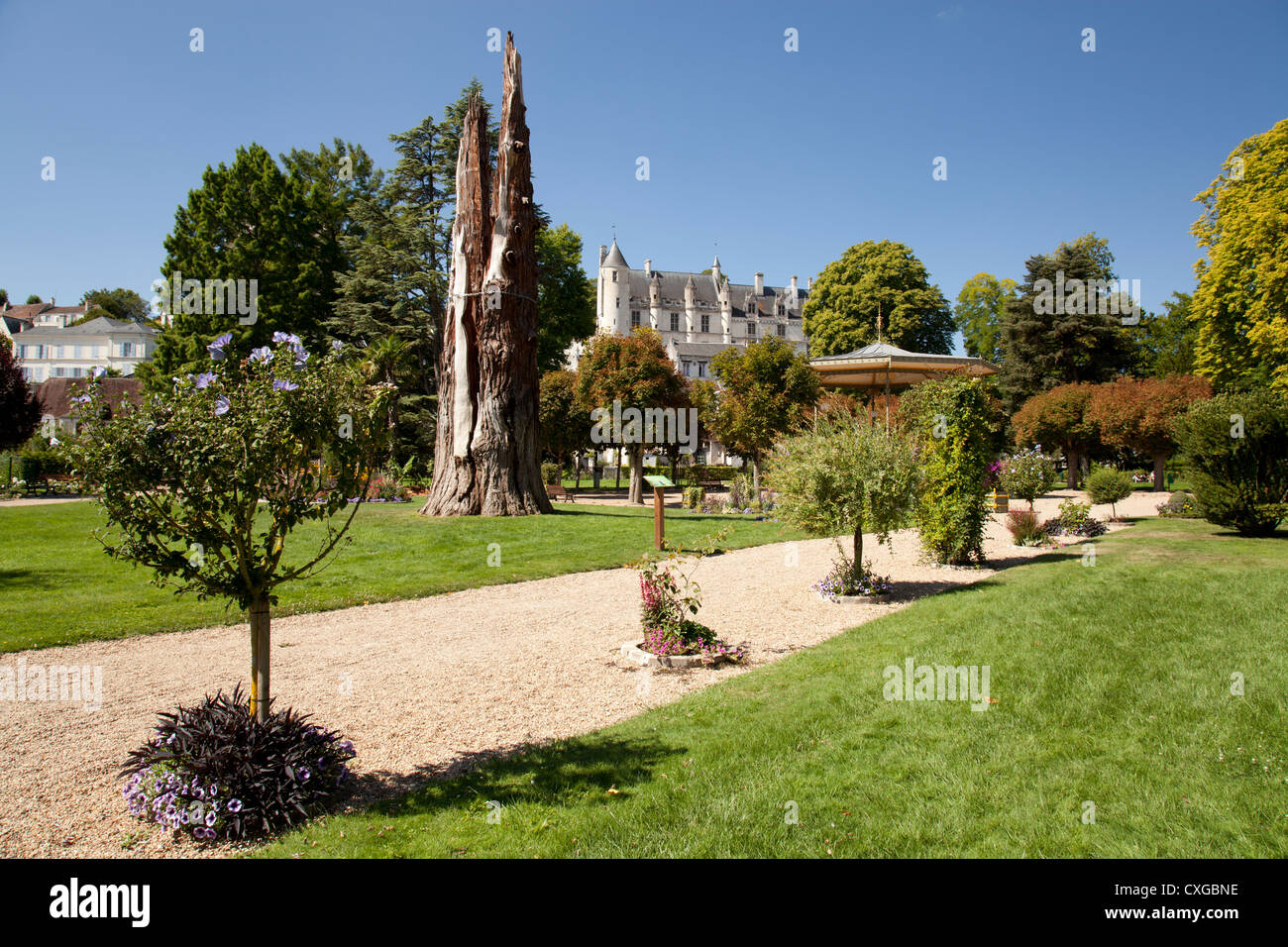 La ciudad real de Loches en el departamento de Indre-et-Loire France Foto de stock